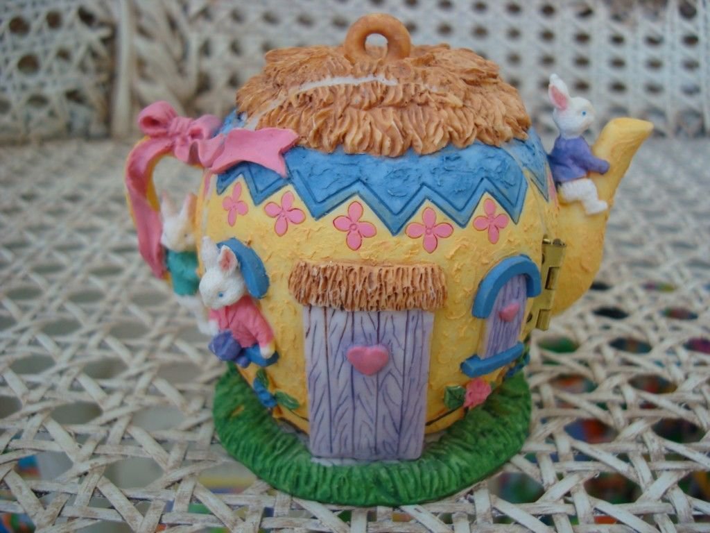 UNIQUE MINIATURE EASTER BUNNY TEAPOT HOUSE #3 *OPENS TO REVEAL INSIDE SCENE*