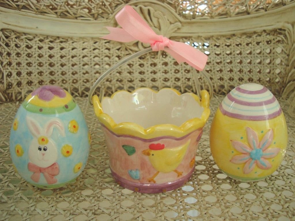 EASTER DECOR ONE EASTER CHICK BASKET & 2 GLASS EGGS WITH FLOWERS & BUNNIES