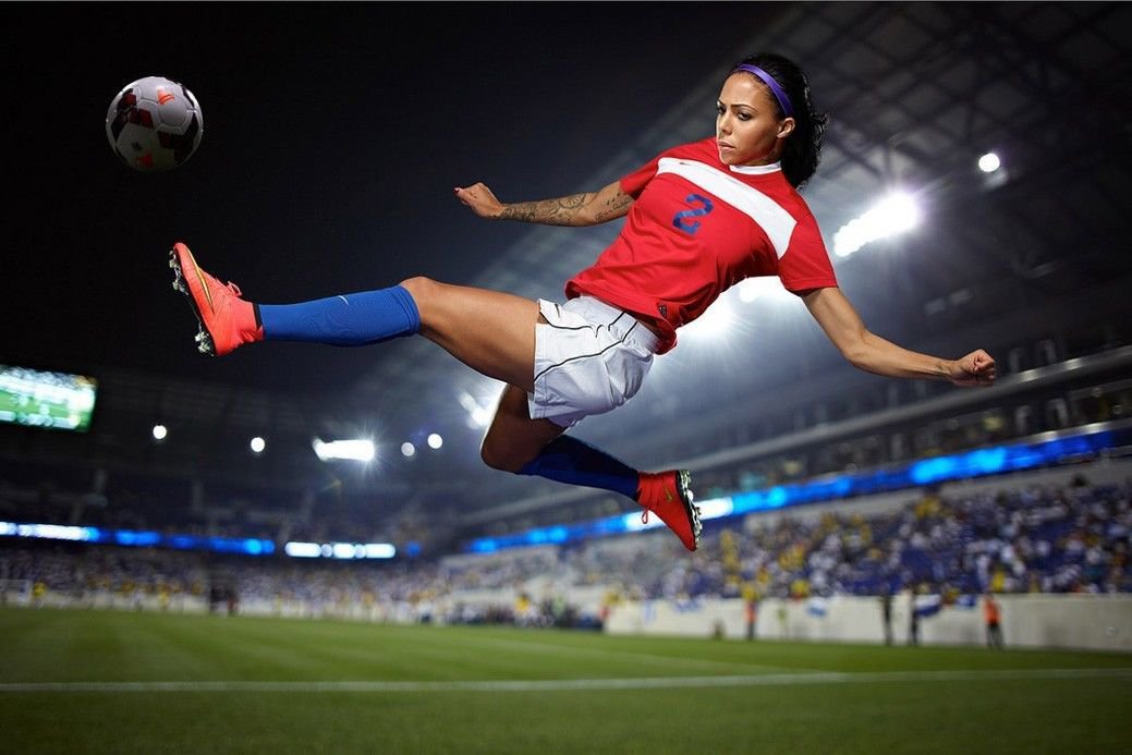 Ann plays football. Беременные футболисты. Sydney Leroux. Benjamin Leroux. Adelaide Leroux.