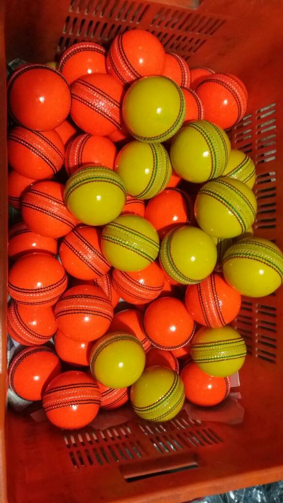 New Orrange& Green 156 GM Conforming to MCC Regulation leather cricket balls pack of 6 for 30 overs