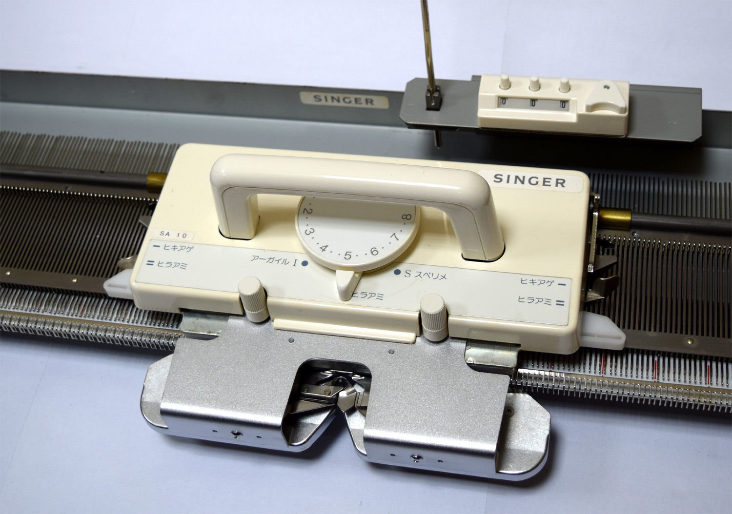SINGER / SILVER REED SA10 Intarsia Knitting Machine
