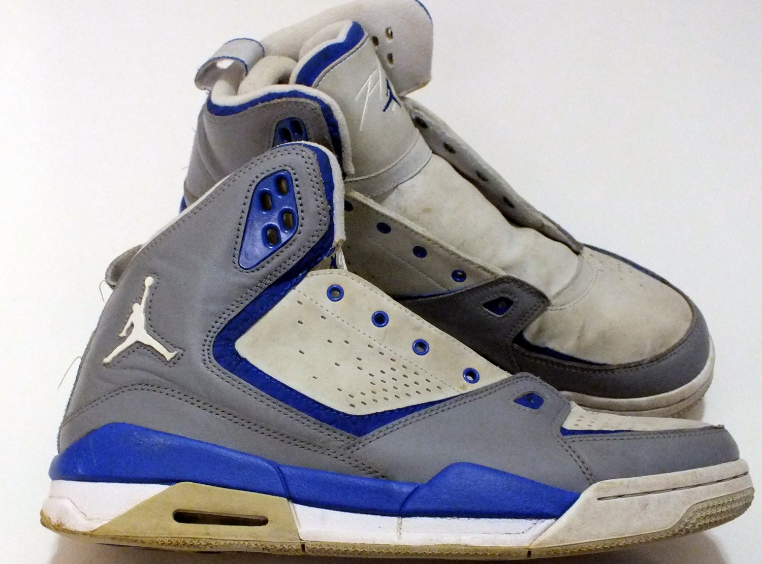 size 10 basketball shoes