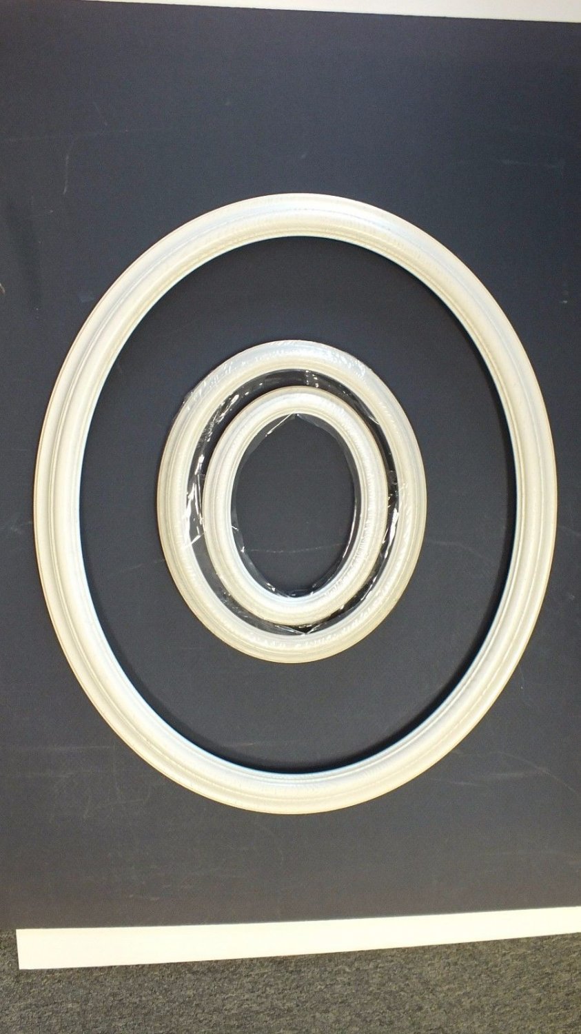 11 x 14 White Wood Oval Picture Frame