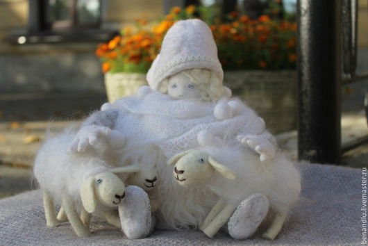 BENANDLU - Musical shepherdess and sheep