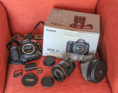 Canon EOS 5D Mark III 22.3 MP Digital SLR Camera