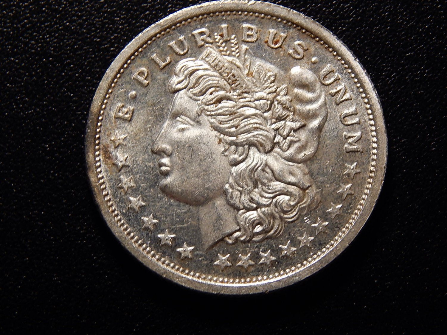 LIBERTY HEAD E. PLURIBUS UNUM ONE TROY OZ. .999 FINE SILVER 31.1 GRAMS