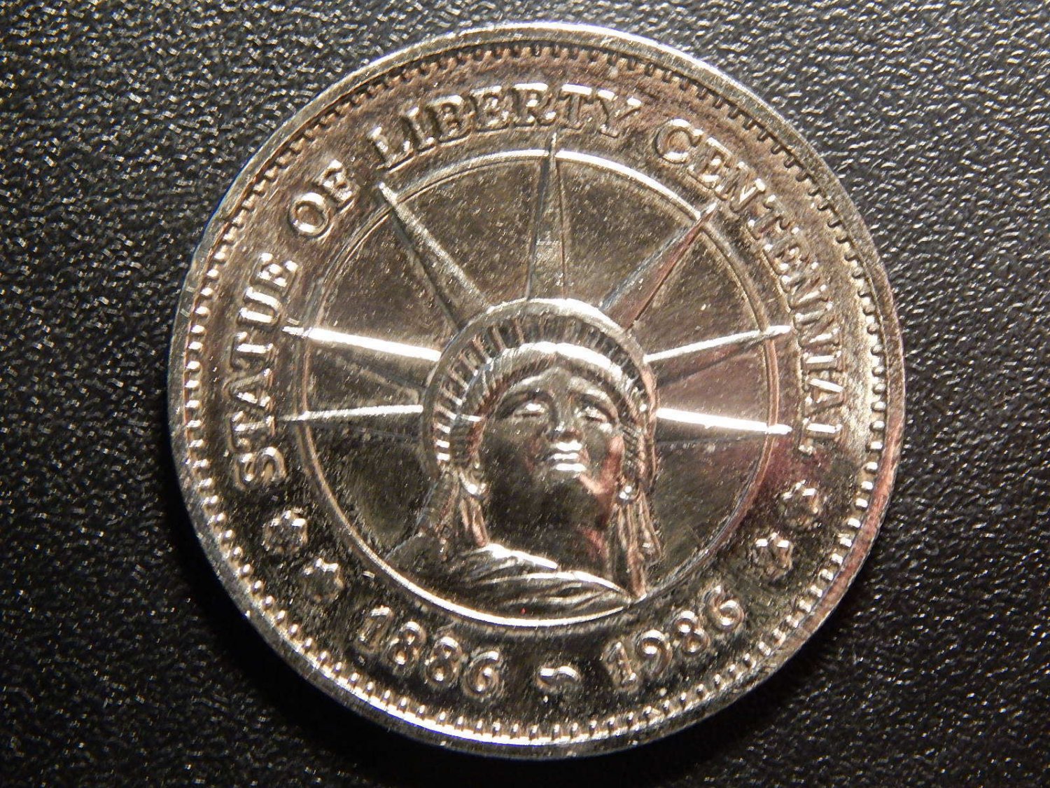 STATUE OF LIBERTY CENTENNIAL 1886 - 1986 100TH ANNIVERSARY TOKEN! KK279X