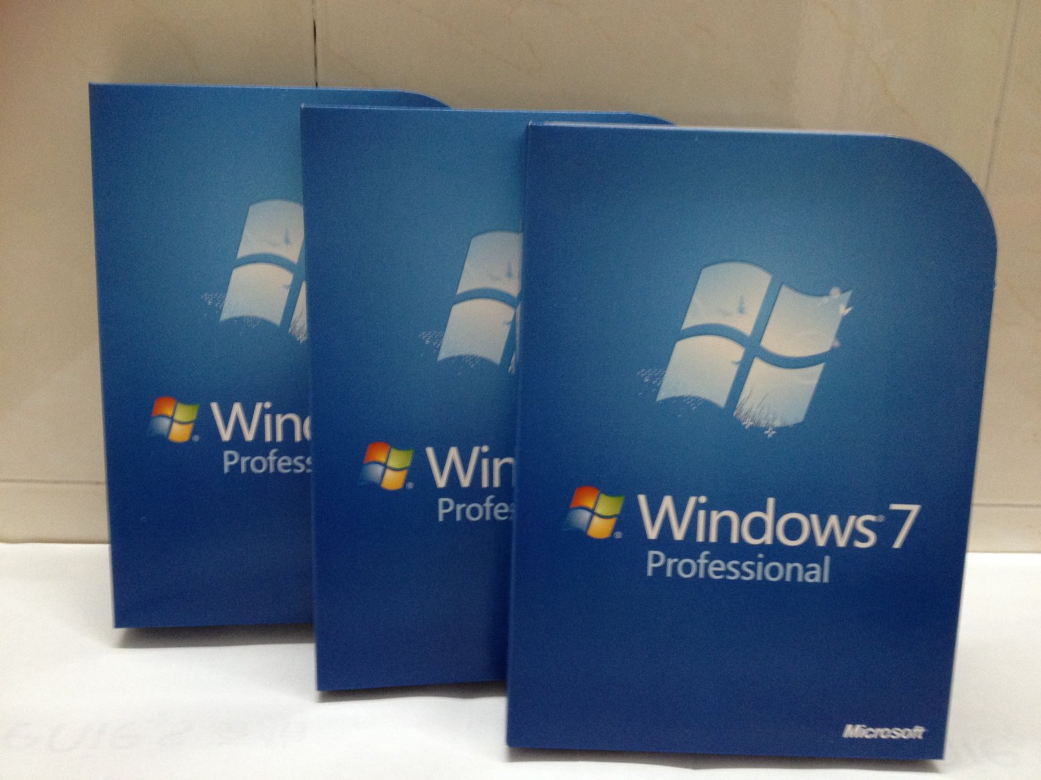 Профессиональная 7. Windows 7 professional. Виндовс 7 профессионал. Windows 7 коробочная версия. Windows 7 professional текстуры.