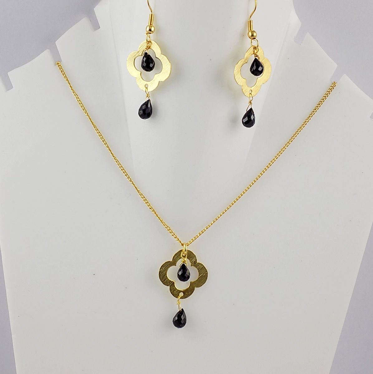 Black Spinel Drops With Clover Charm Design Approx 5x7-7x9mm Necklace & Earring