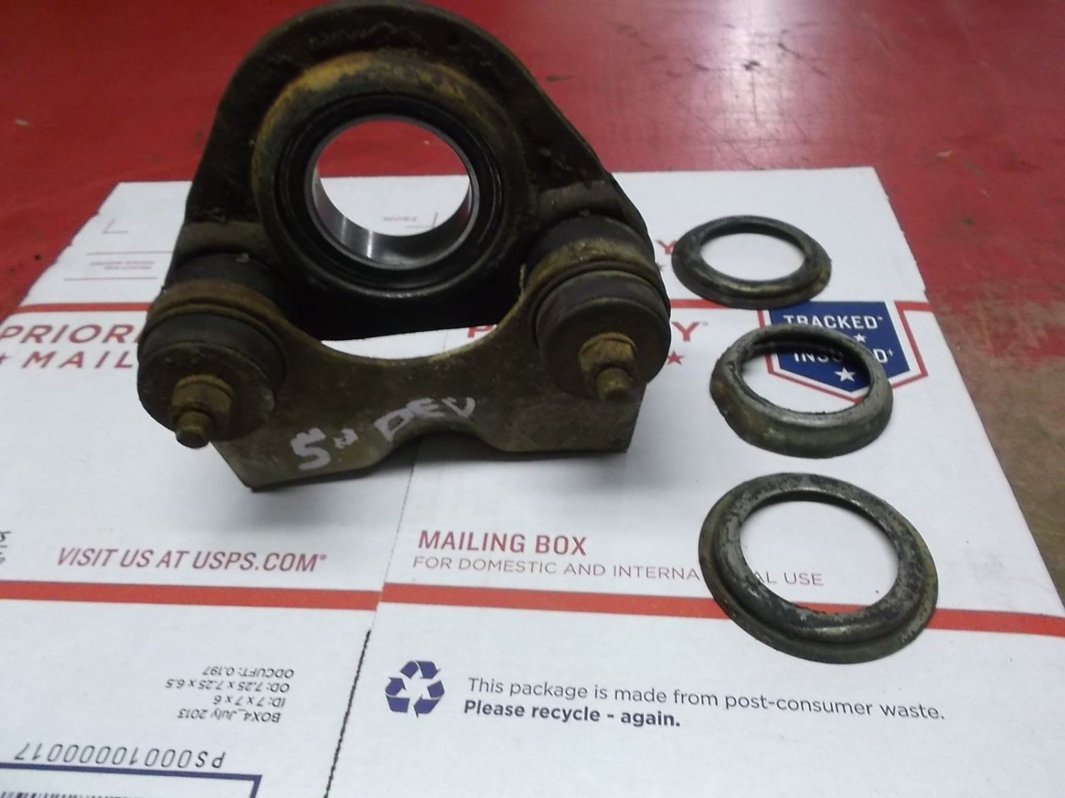 1957 1958 CADILLAC DRIVE SHAFT CENTER CARRIER SUPPORT BEARING ASSEMBLY