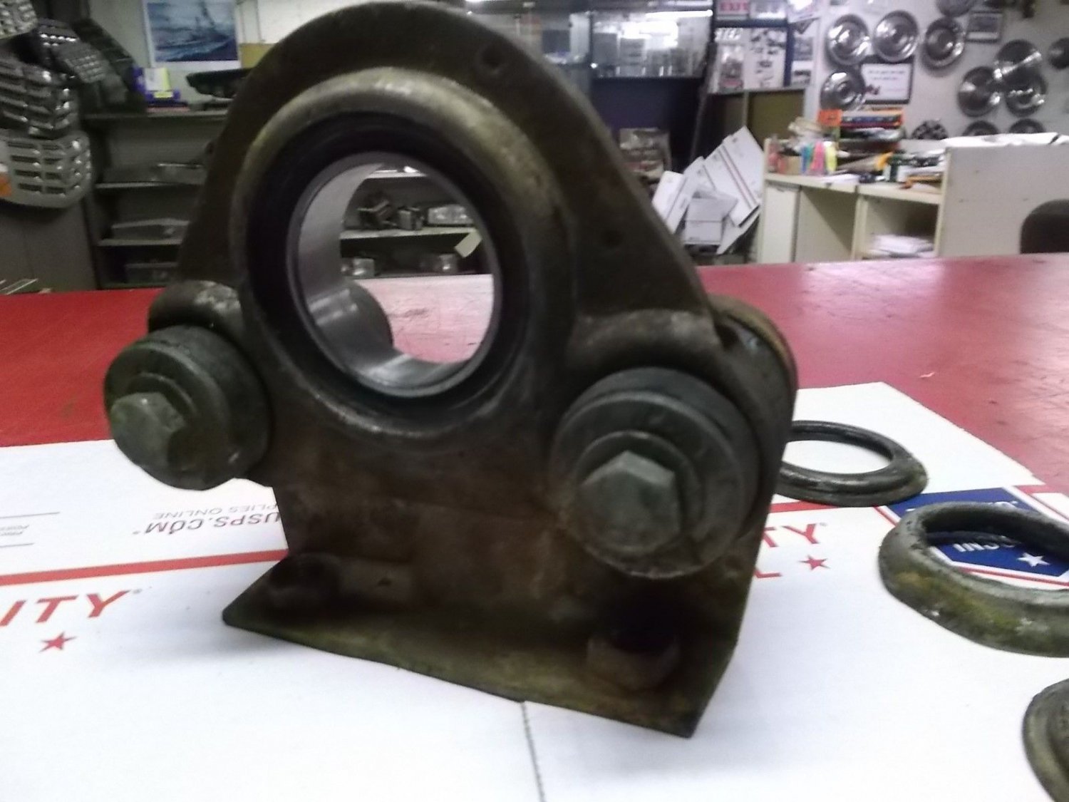 1957 1958 CADILLAC DRIVE SHAFT CENTER CARRIER SUPPORT BEARING ASSEMBLY