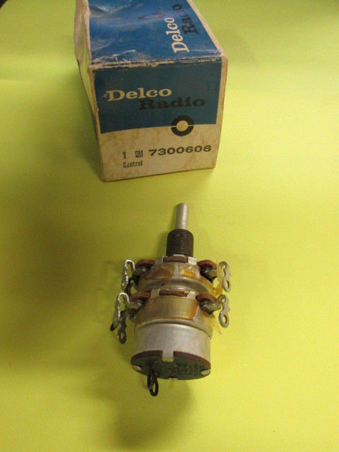 7300606 Volume 8 Chevy Track Change Switch Radio Player Delco Tape Control USA