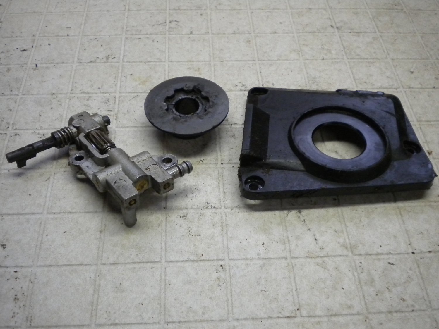 Redmax G450AVS Chainsaw Oil Pump Assy 267055100 G 450 AVS Chain Saw G450