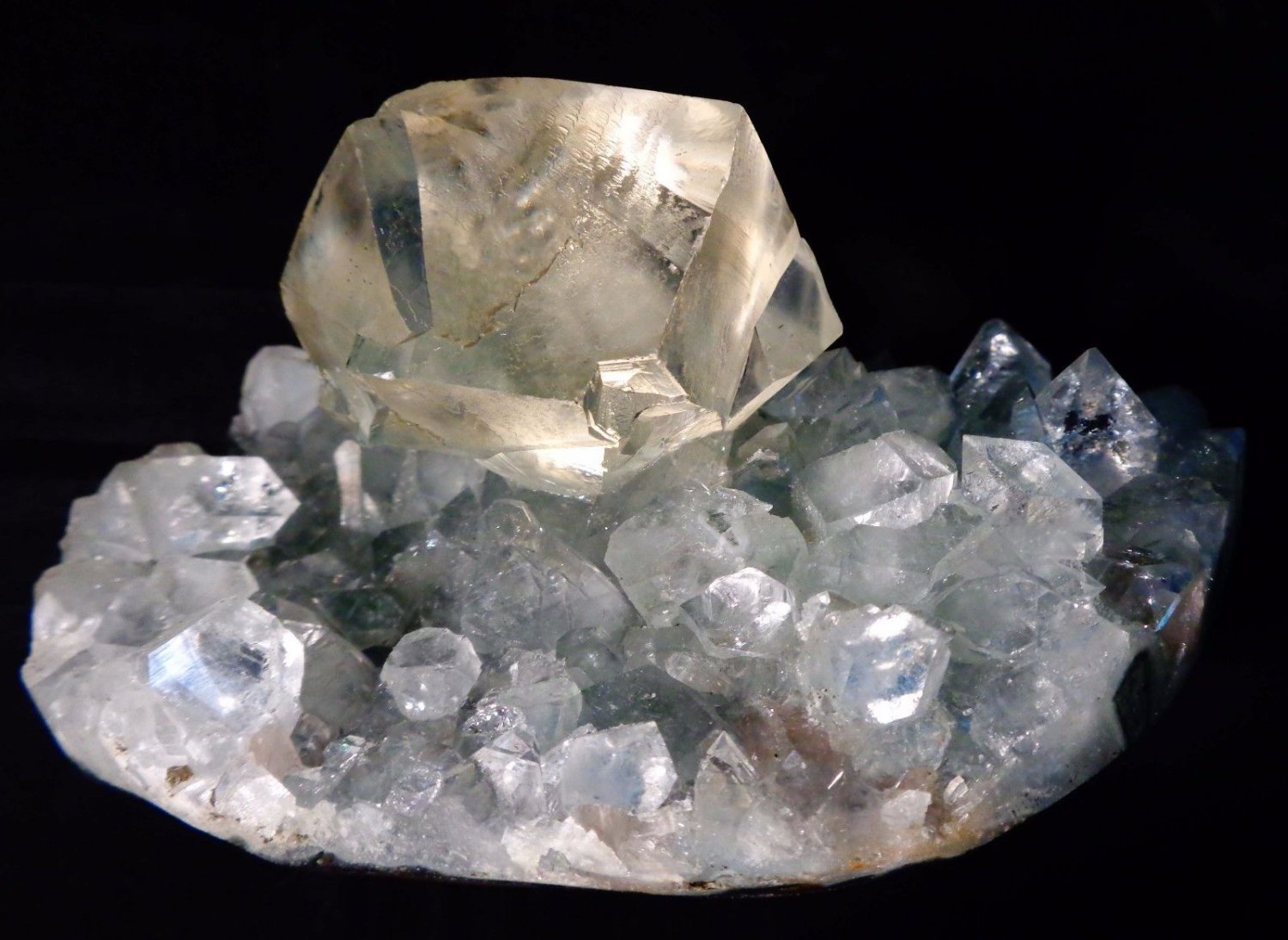 PERFECT CALCITE CRYSTAL ON APOPHYLLITE BASE S4#151