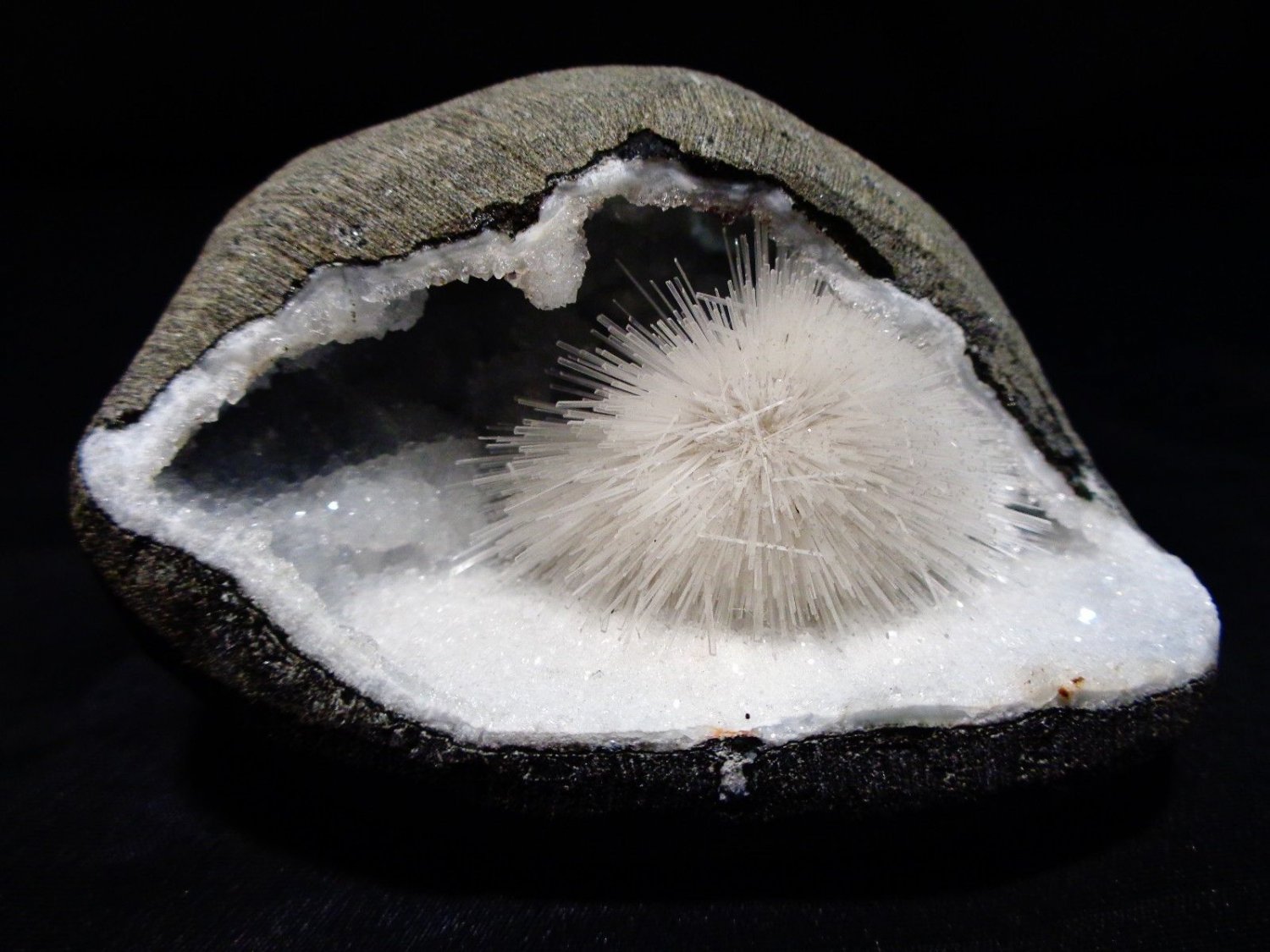 SCOLECITE IN QUARTZ GEODE E2#12
