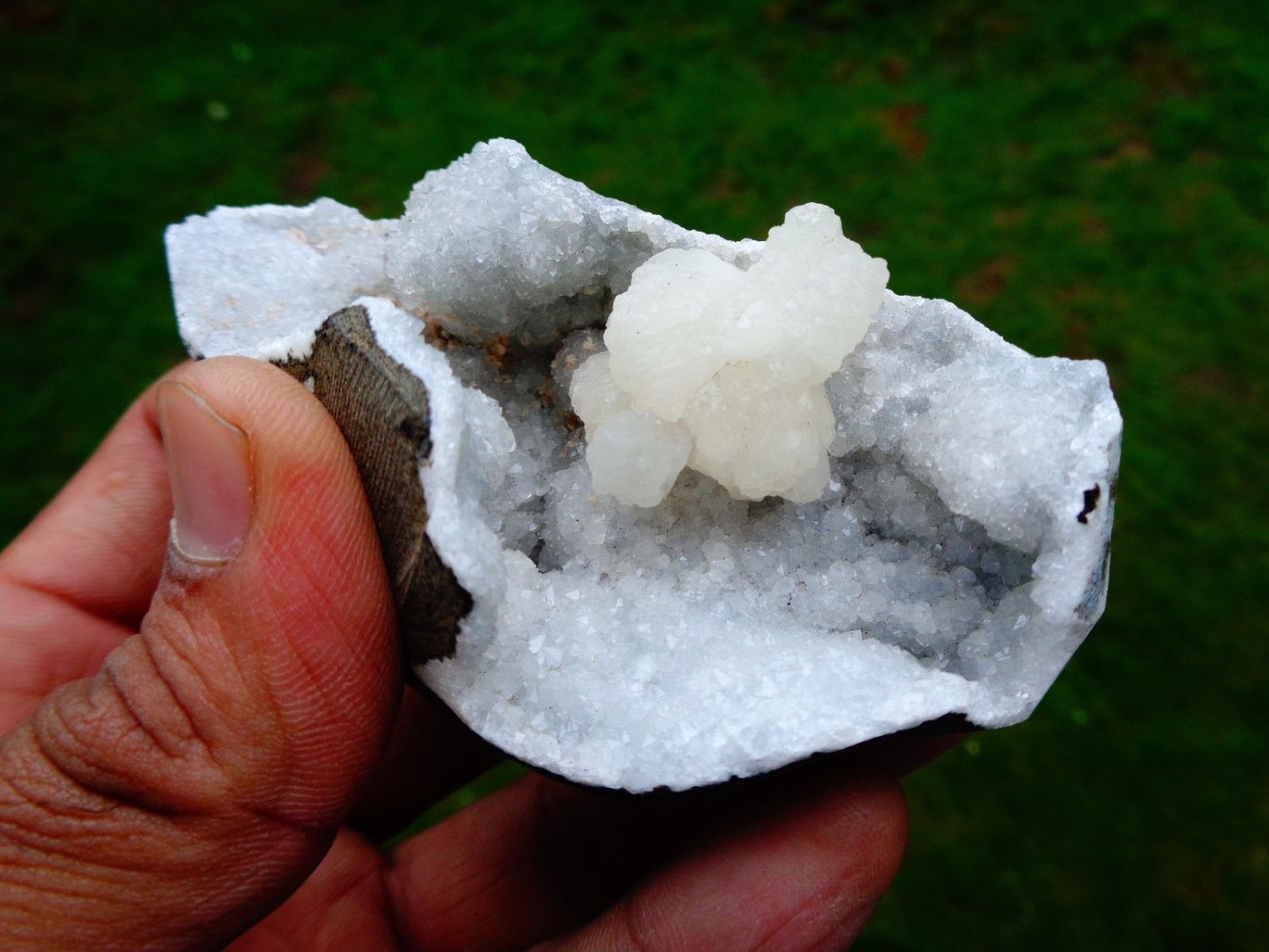 STILBITE IN AMETHYST SEMI GEODE MINERAL SPECIMEN # B-5