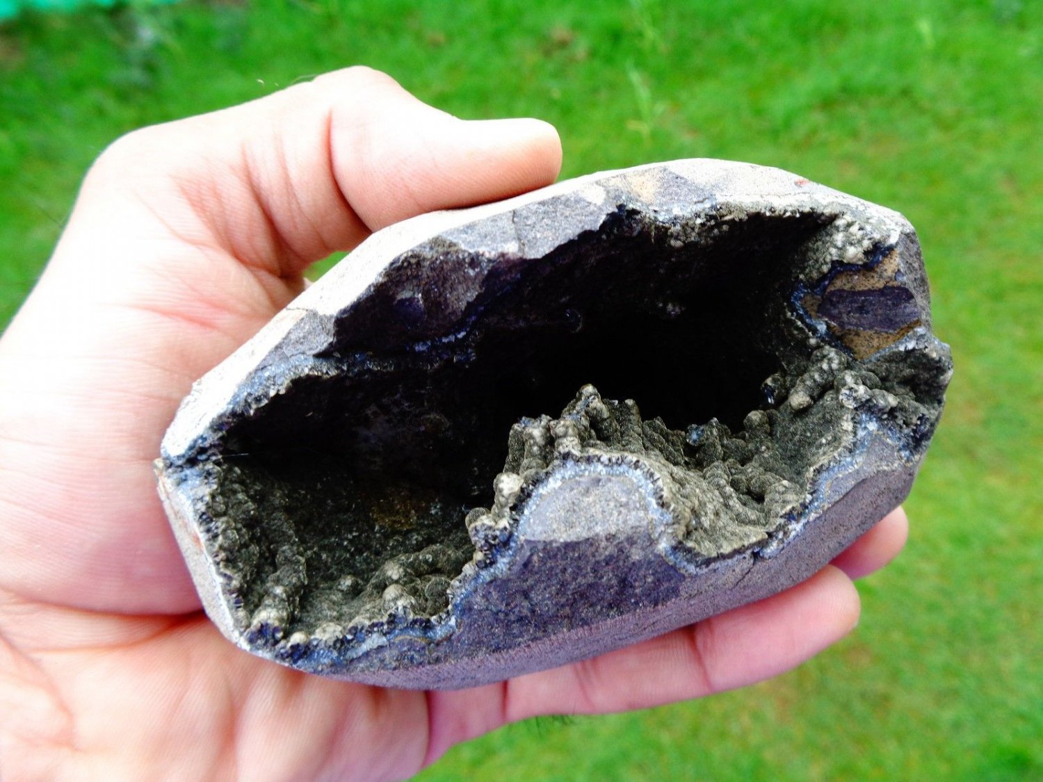 BLACK GEODE MINERAL SPECIMEN # A-3