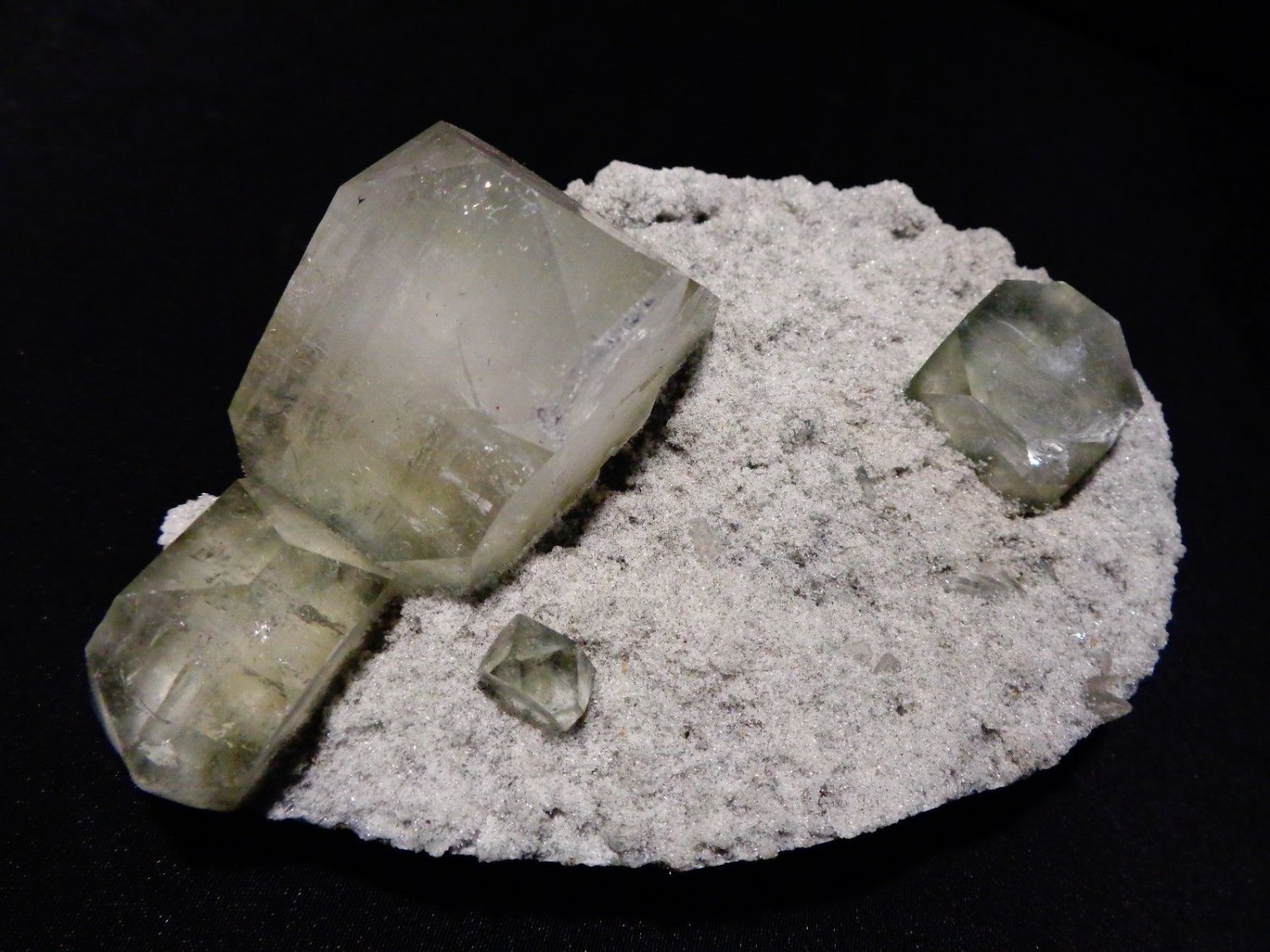 AWESOME LIGHT GREEN SLIM APOPHYLLITE CRYSTAL ON WHITE CHALCEDONY  !! E-6-04