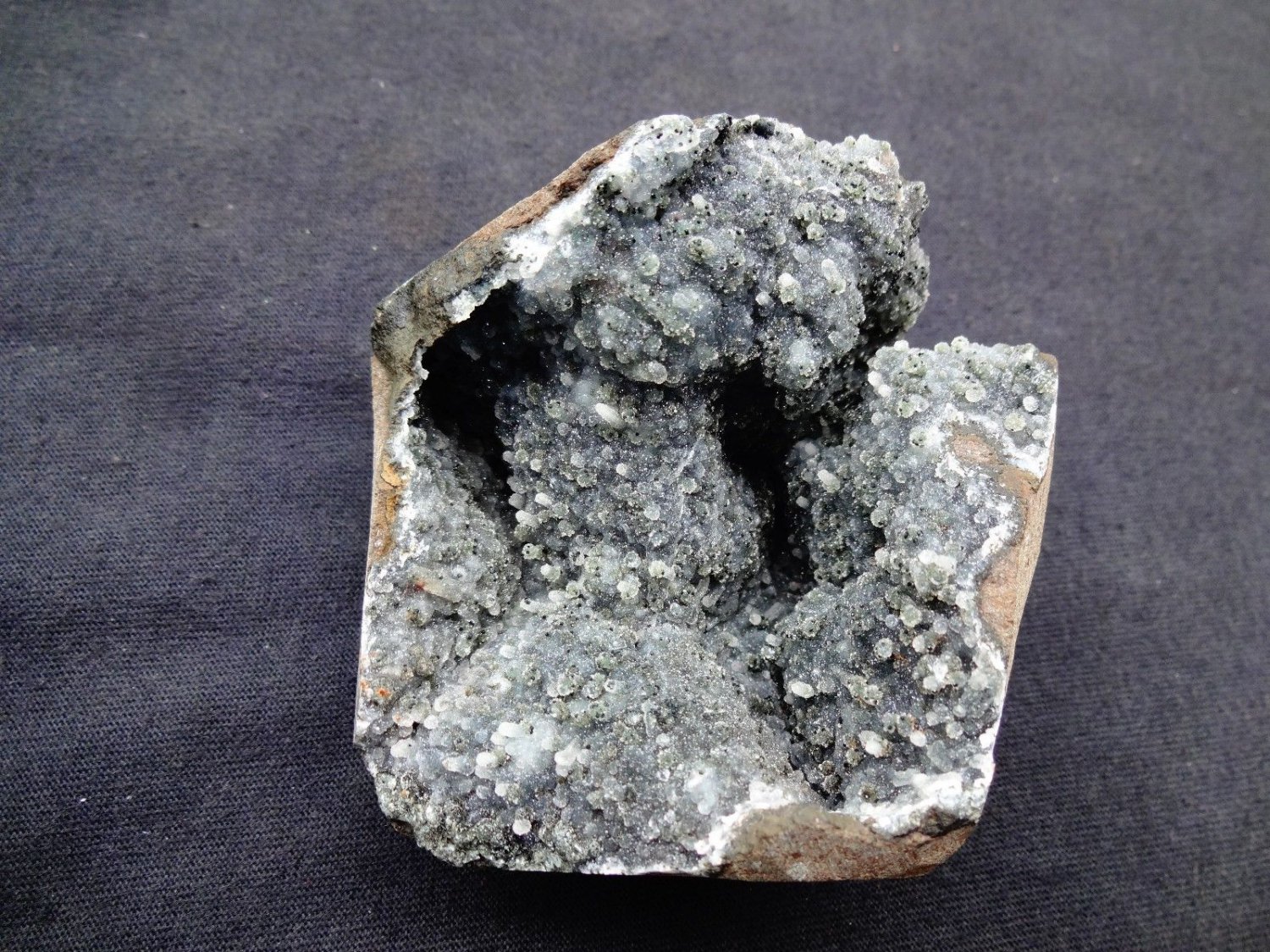 CHALCEDONY GEODE MINERAL SPECIMEN # G-4