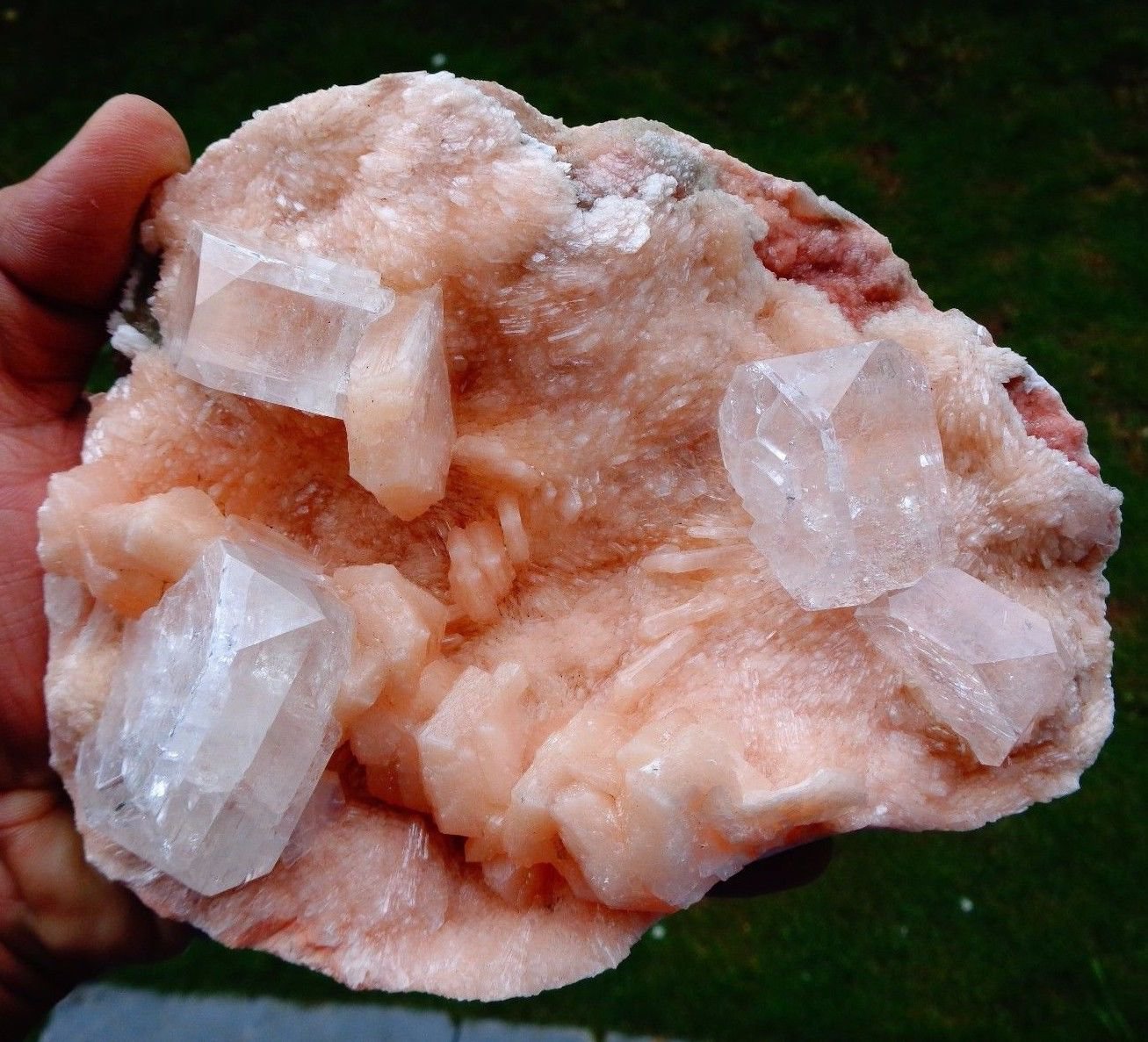 APOPHYLLITE CRYSTAL WITH STILBITE BLADE   !!! G-3