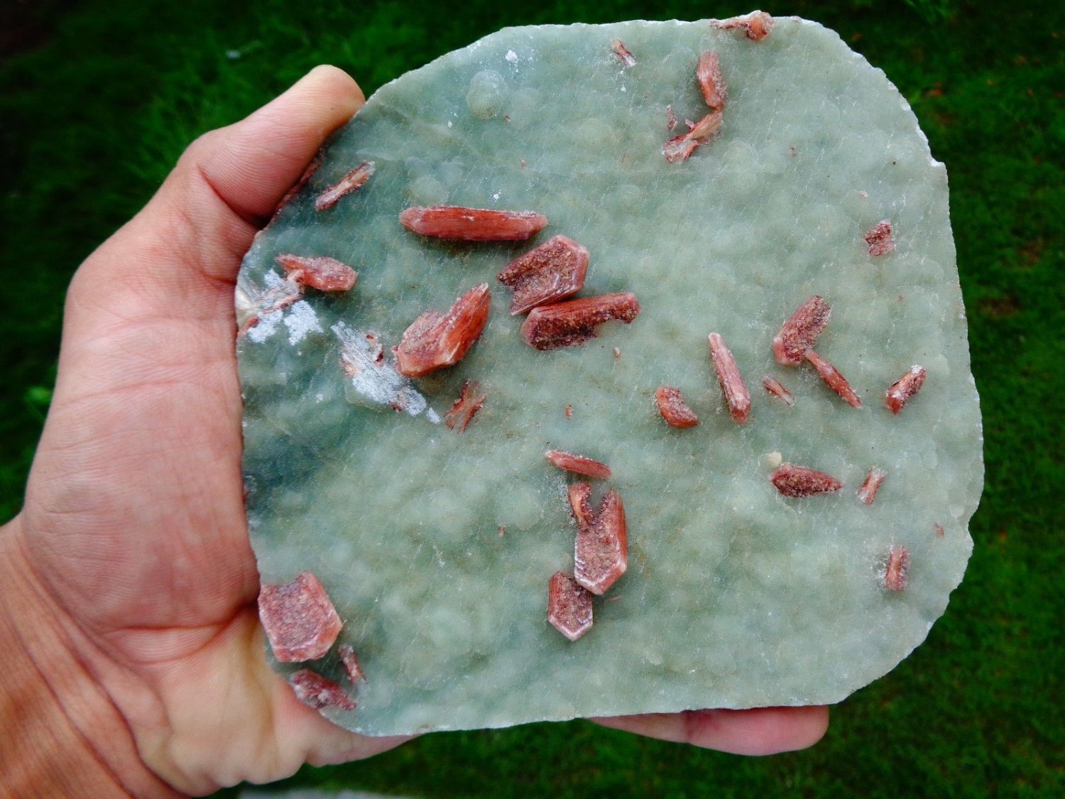 STILBITE RED BLADE BUNCH ON CHALCEDONY  !!!L-6