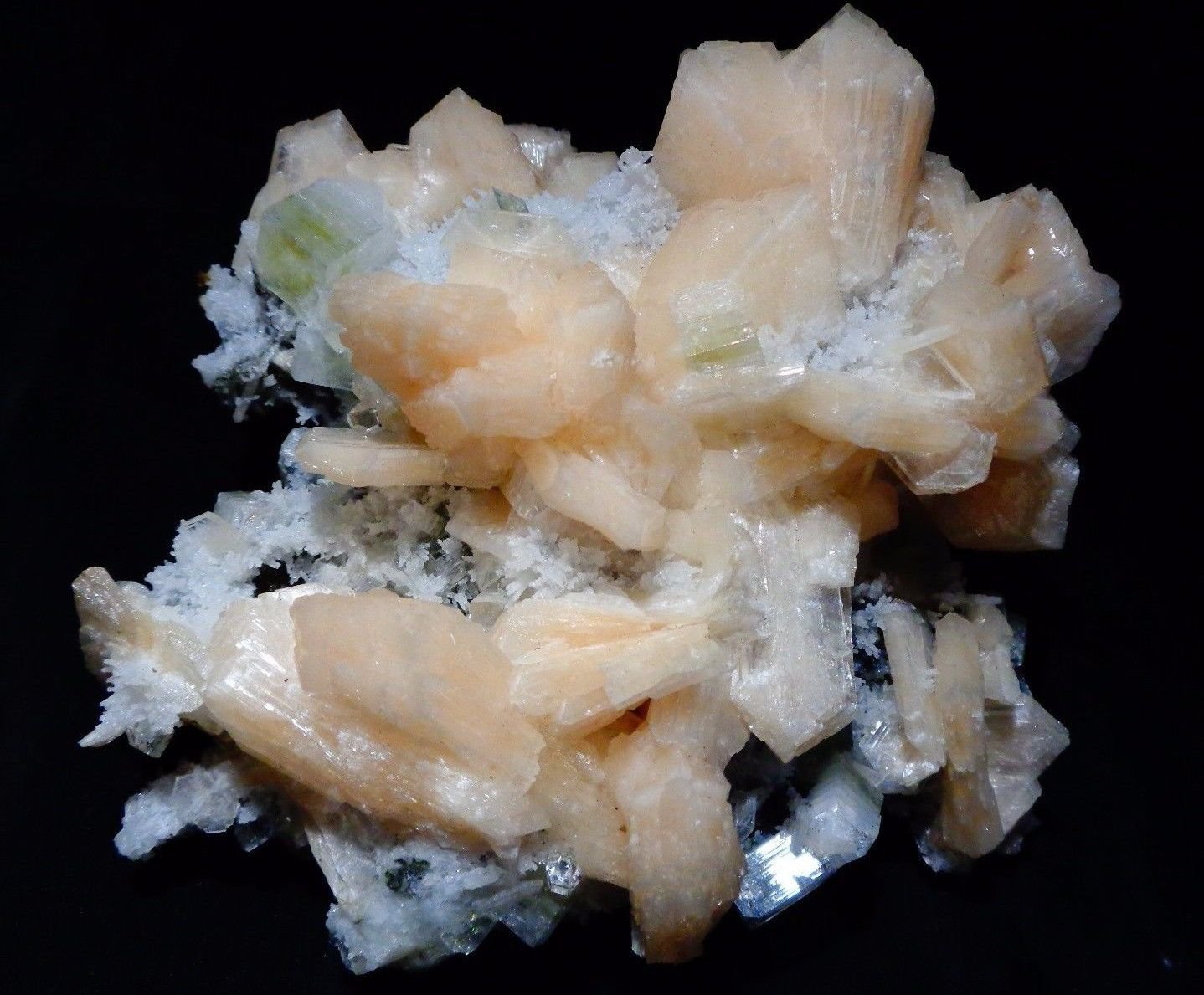HUGE STILBITE BUNCH WITH SMALL APOPHYLLITE CRYSTAL ON WHITE CHALCEDONY E-#4-14
