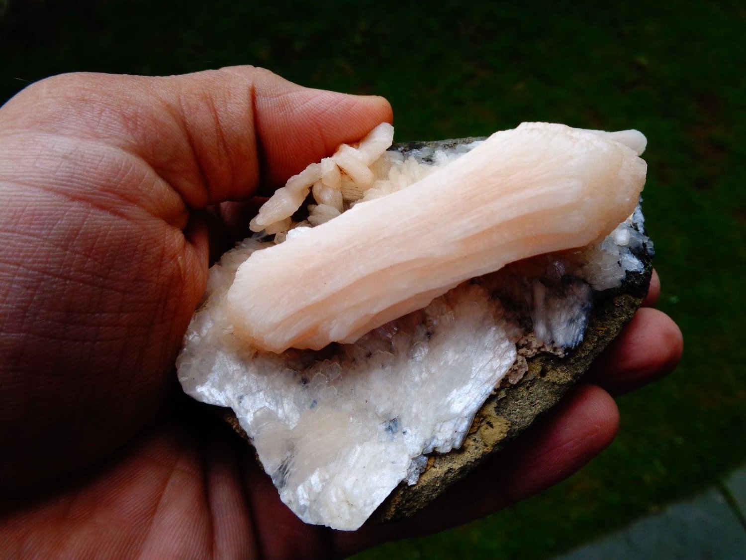 STILBITE MINERAL SPECIMEN #L-2