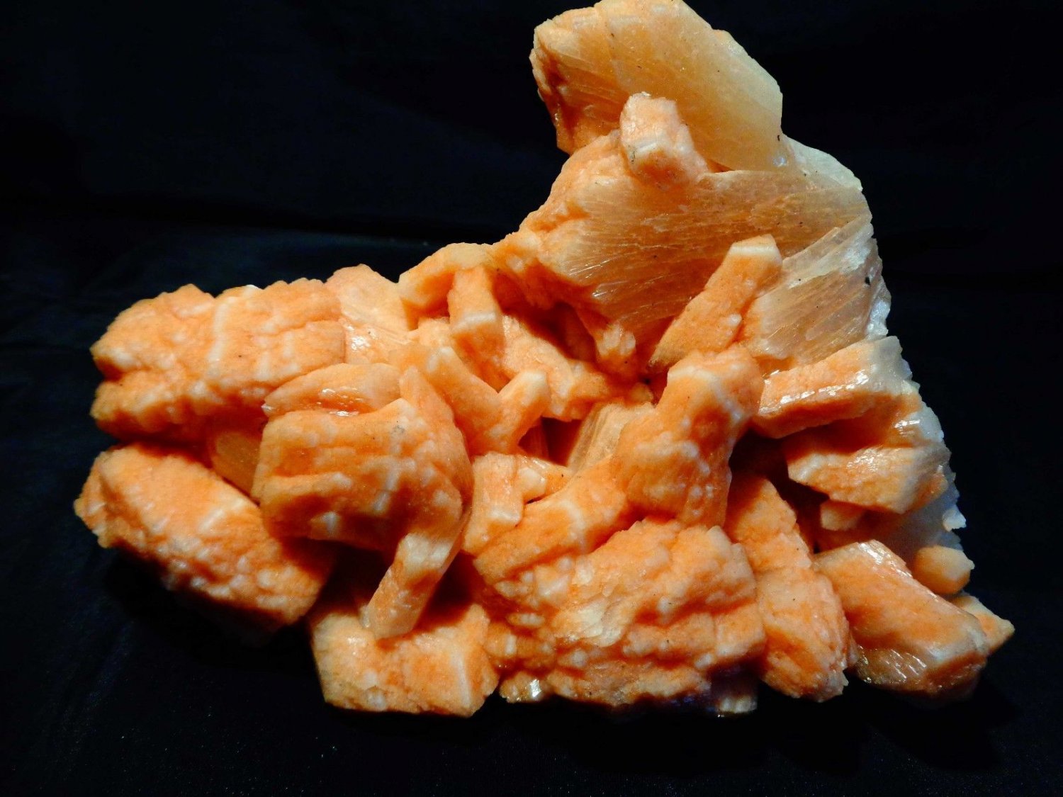 ORANGE STILBITE MATRIX  E2#37