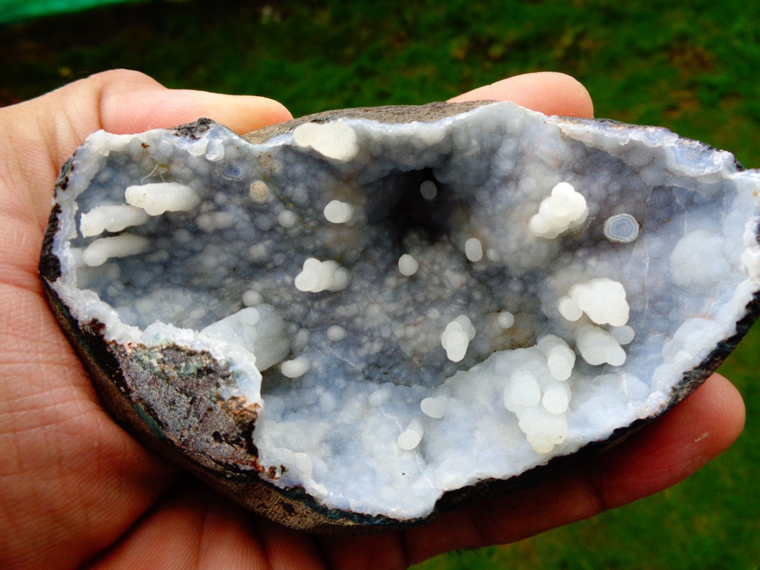 CHALCEDONY SEMI GEODE  !! B-3