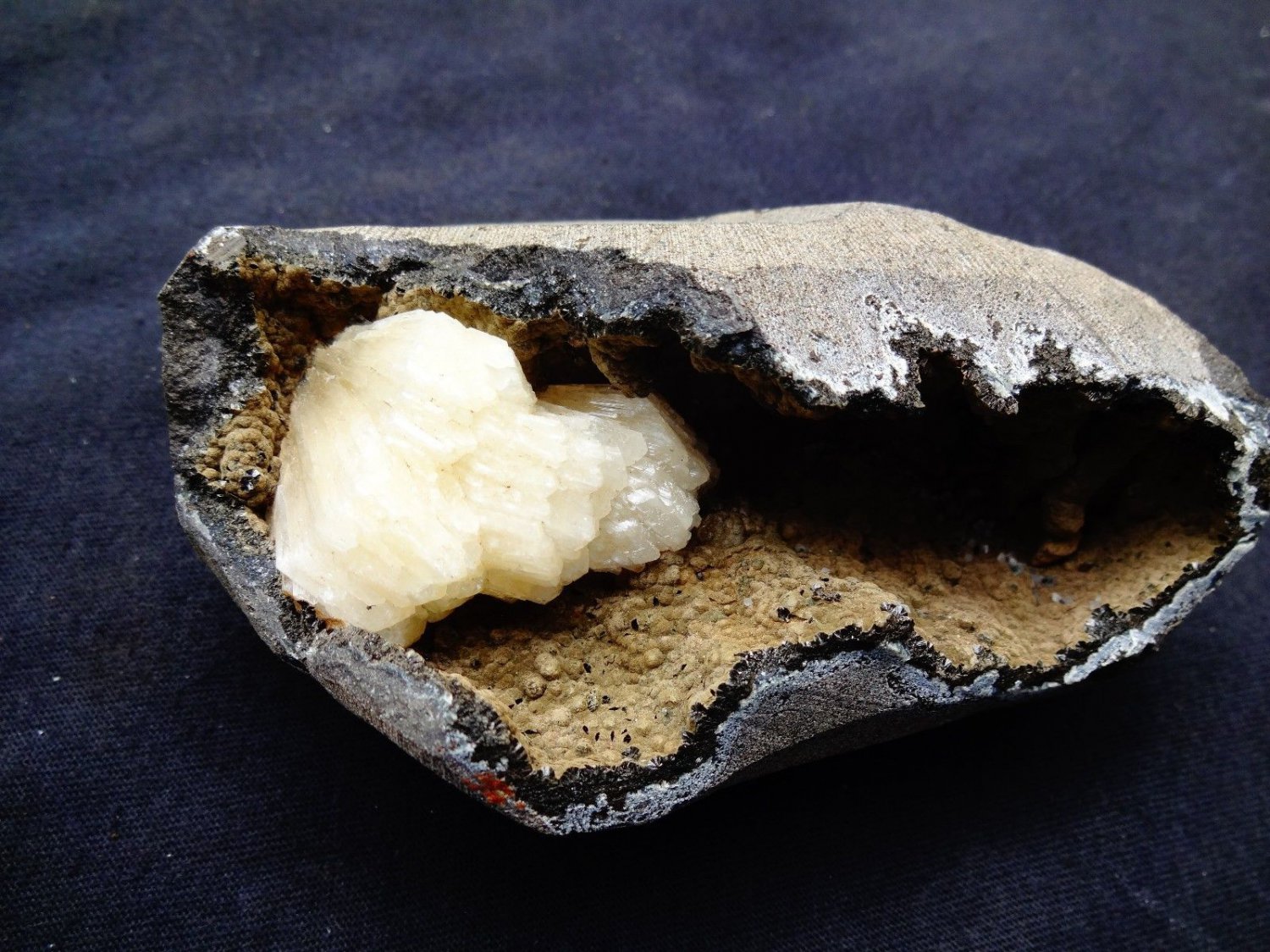 STILBITE ON BASALT MINERAL SPECIMEN # G-4