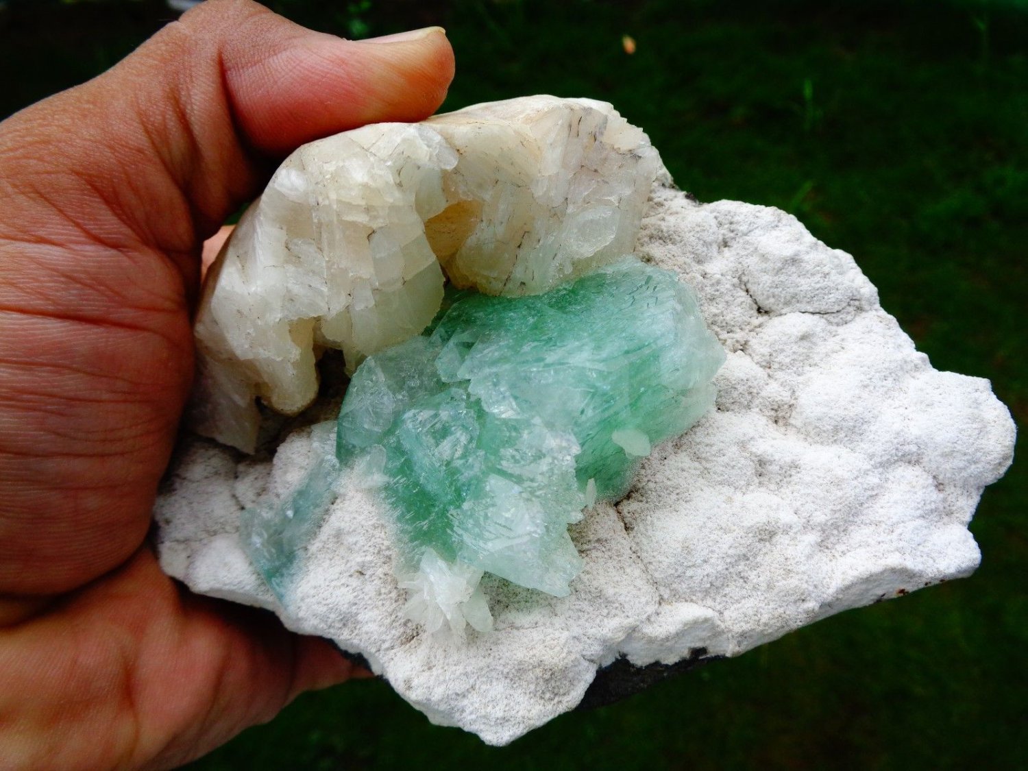 APOPHYLLITE STILBITE ON WHITE MATRIX !! A-1