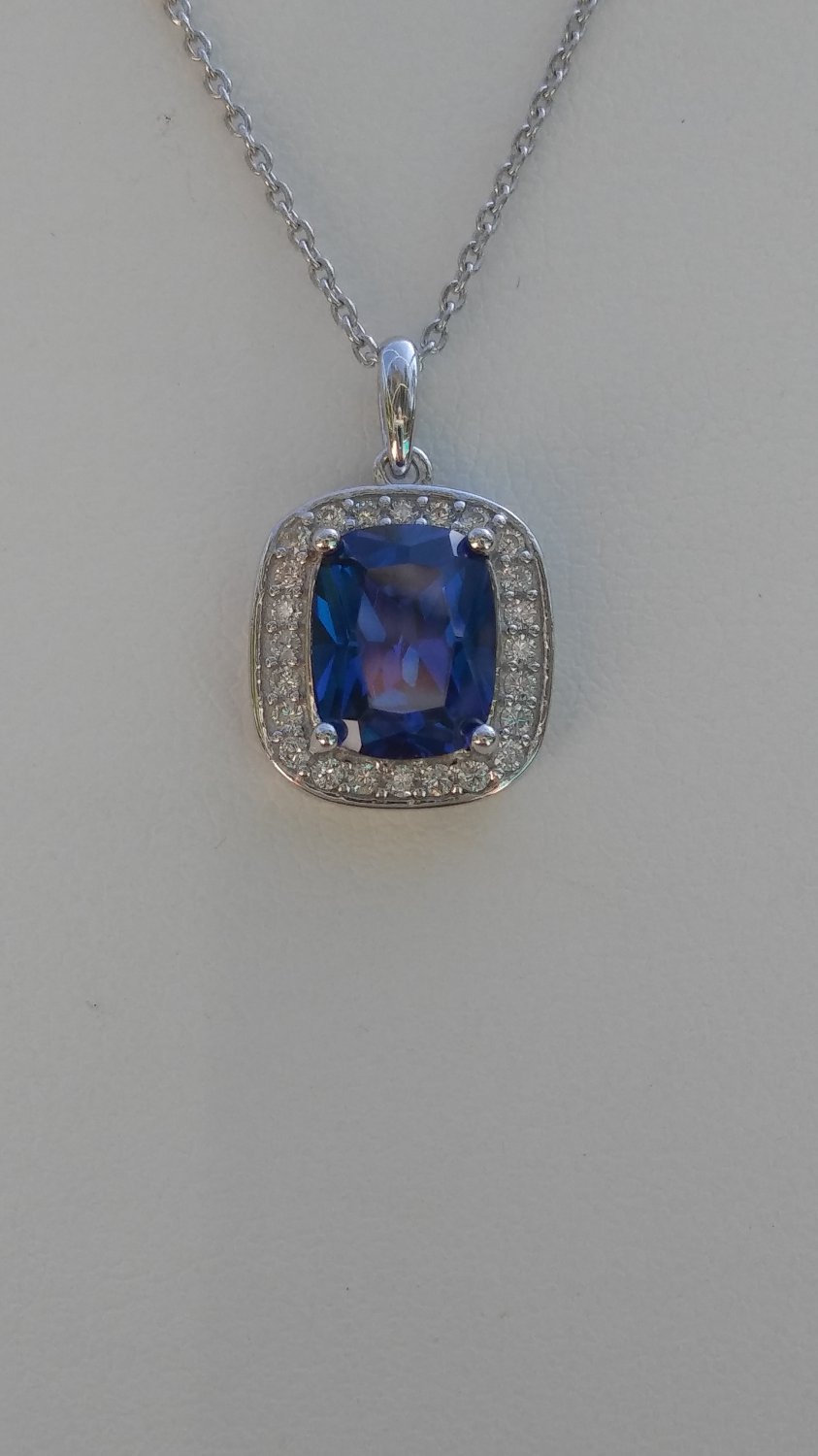 Square sapphire pendant Clearance