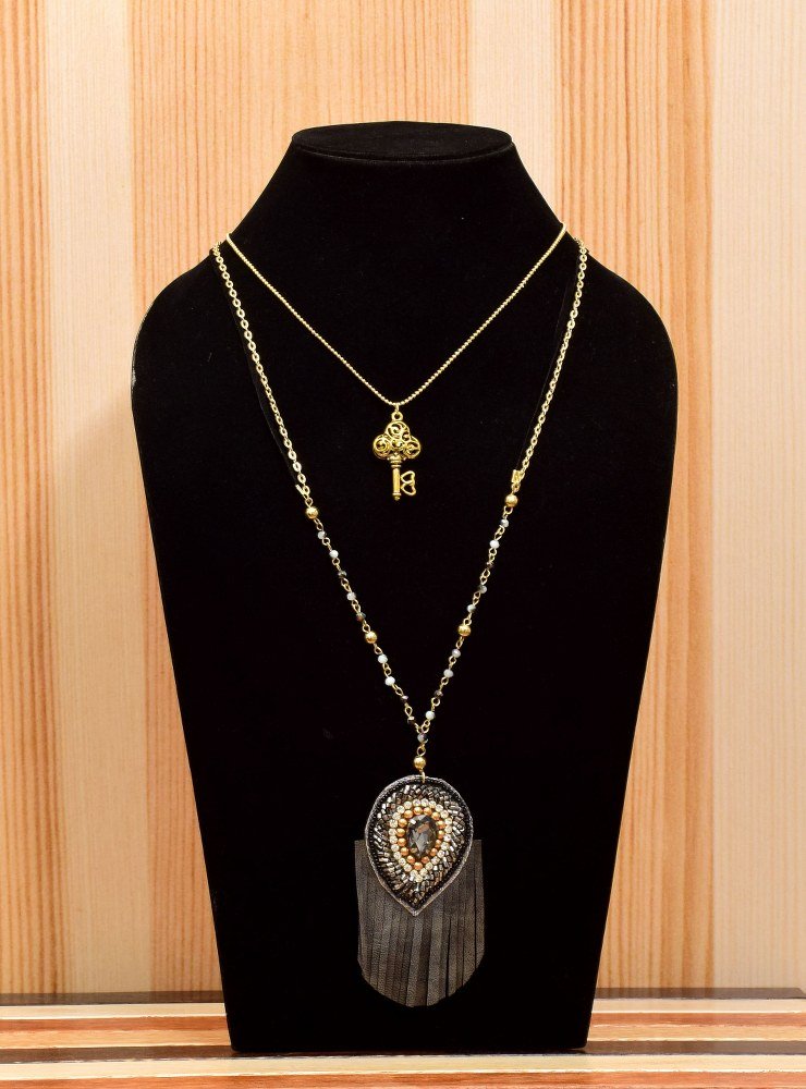 Handmade Artificial Necklace Golden, Silver And Excalibur Color