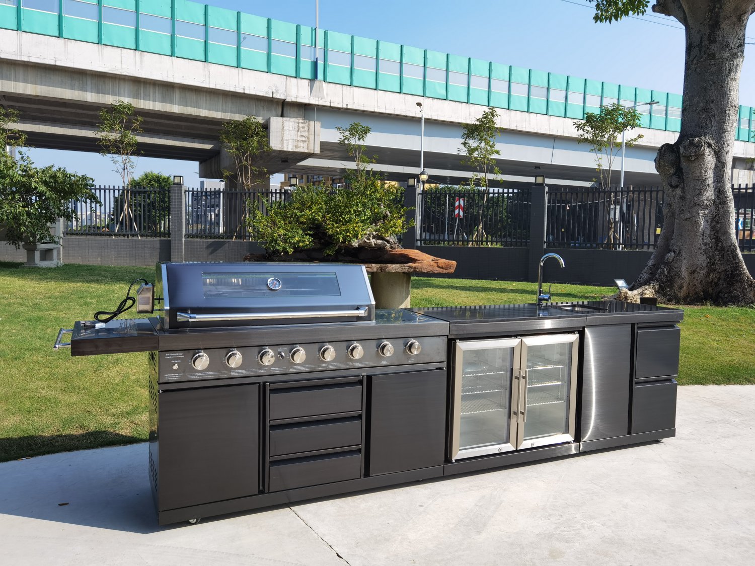 outdoor kitchen grill sink fridge