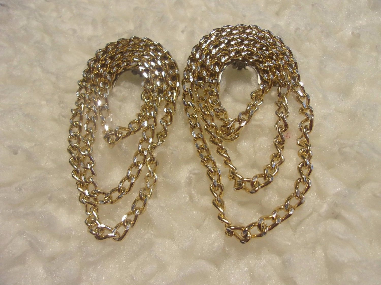 Vintage 80's Gold Tone Dangle Curb Chain Clip On Earrings Silver tone accent