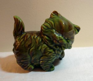 Long hair fat kitten ceramic figurine olive green vintage cm1083