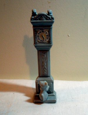 Cat waiting for clock to strike and mice to run down figurine ceramic vintage cm 1084