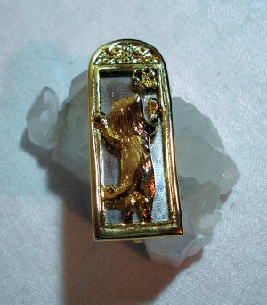 JJ gold tone cat looking in real mirror pin brooch mint vintage cm1085