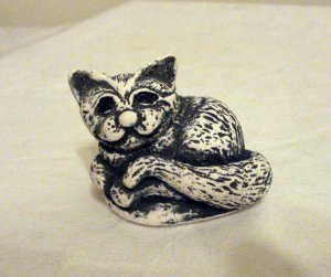 Bekka curled cat figurine volcanic ash handmade vintage cm1287