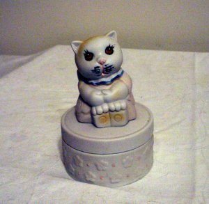 Bisque mom cat sitting on lidded trinket box vintage hand painted cm1292