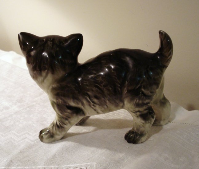 Tabby cat kitten ceramic figurine made in Japan sweet vintage cm1306