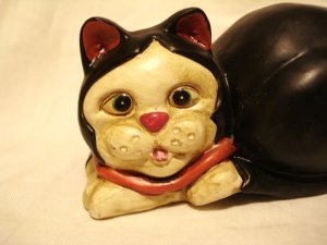 Black and white tuxedo cat ceramic figurine matte finish vintage excellent cm1410