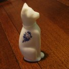 Avon white milk glass Ming cat bottle empty regal pose vintage cm1425