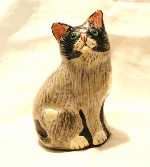 Hand painted cat figurine paper mache 4.5 inches vintage cm1429