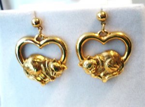 Avon cats sleeping in hearts drop earrings gold tone pierced preowned perfect cm1393