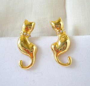 Gold Tone Cat Earrings Curled Tails Rhinestone Collars Pierced Cm1452