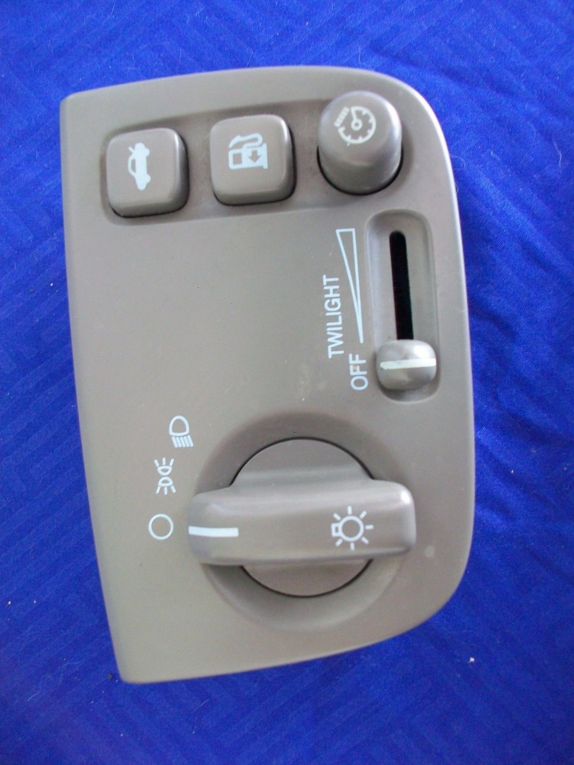 2000-2005 DEVILLE HEADLAMP HEADLIGHT HEAD LIGHT LAMP GAS TRUNK SWITCH 25680169