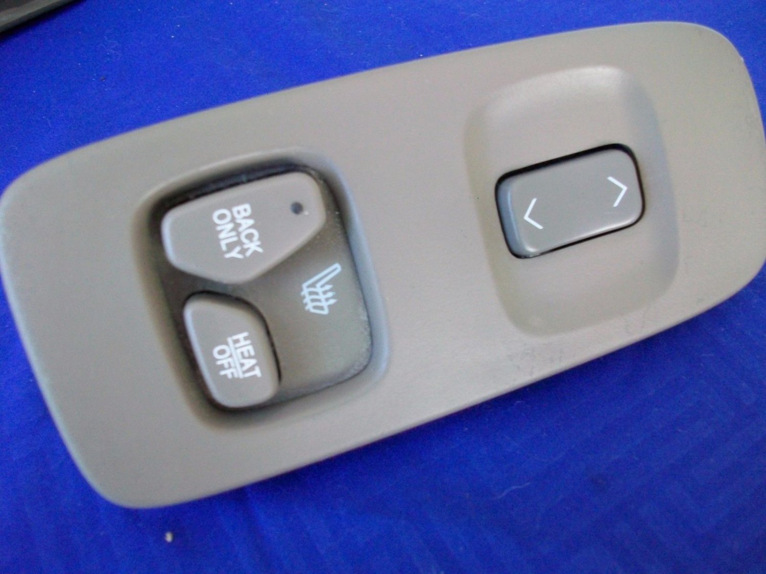2000-2005 CADILLAC DEVILLE RIGHT FRONT PASSENGER WINDOW & HEATED SEAT SWITCH OEM
