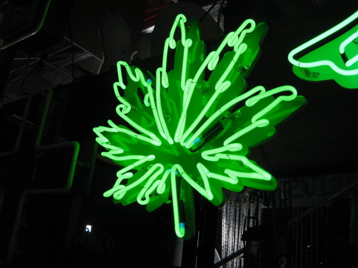 MARIJUANA LEAF Neon Sign / Pot Dispensary Decor / Recording Studio ARTWORK