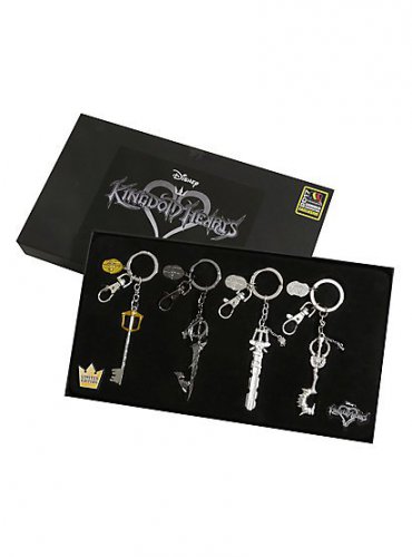 Limited Edition Disney Kingdom Hearts Keyblade Key Chain Set 2017 Summer Convention Exclusive SDCC